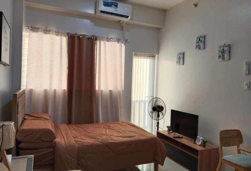 استودیو استاندارد با بالکن, Cozy Studio Unit In A Condominium