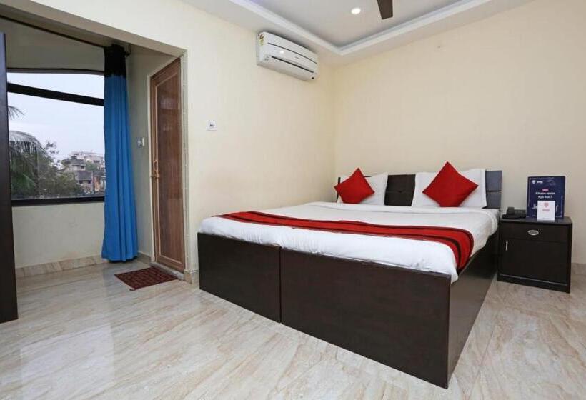 Deluxe Room, Goroomgo White Palace Hotel & Resort New Alipore Kolkata
