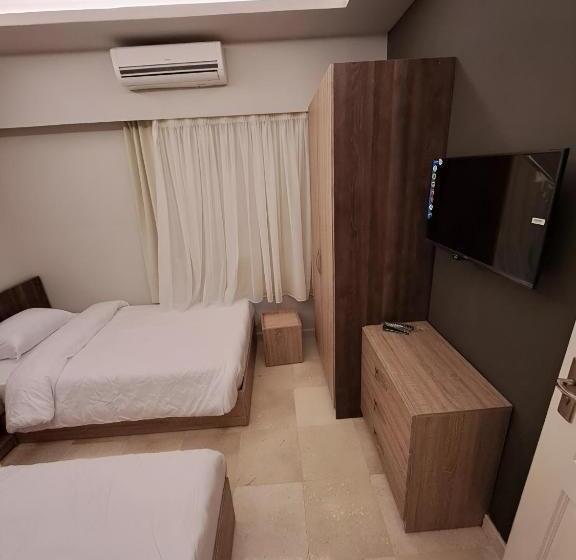 اتاق خانوادگی با چشم‌انداز باغ, Al Dora Boutique