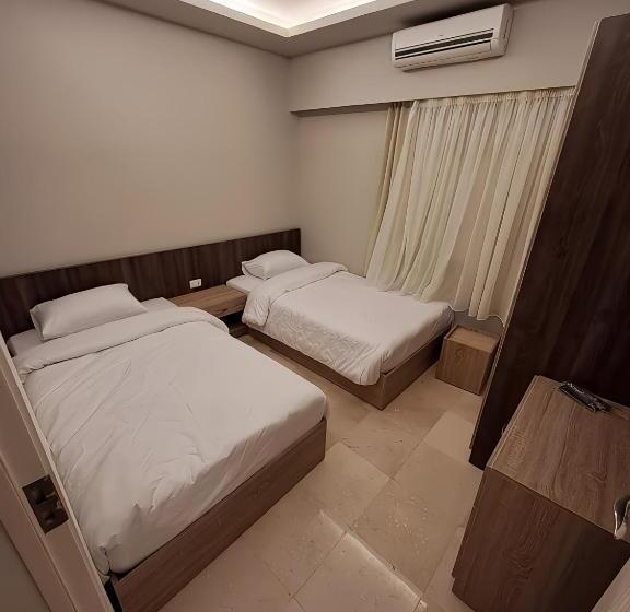 اتاق خانوادگی با چشم‌انداز باغ, Al Dora Boutique