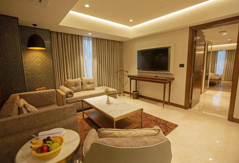 エクゼクティブスイート, Arista By Ambition