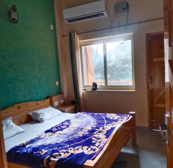 디럭스 룸, Holidays Home