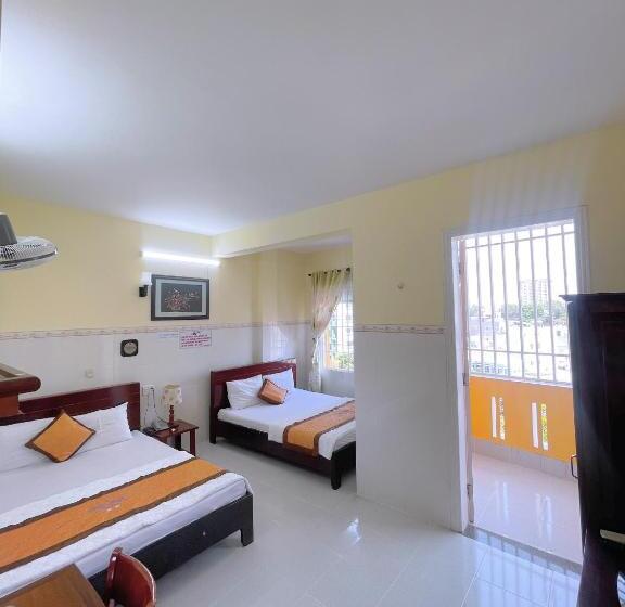 اتاق استاندارد چهار تخته, Phượng Trung