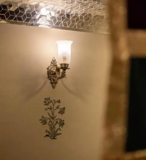 اتاق لوکس, Sheel Mahal  Near Hawa Mahal