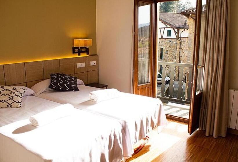 غرفة قياسية, Valle De Turtzioz