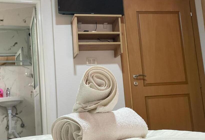 חדר סטנדרט לשלושה, Guesthouse & Hospitality