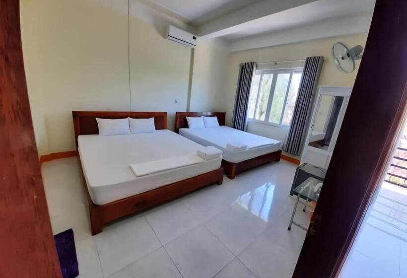 Family Room Side Sea View, View Nhat Le Beach