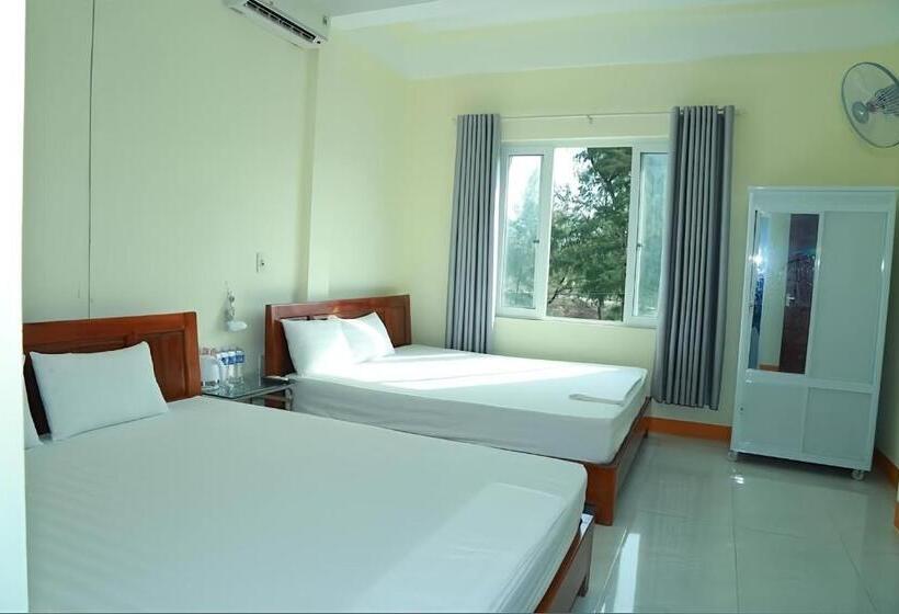 Family Room Side Sea View, View Nhat Le Beach