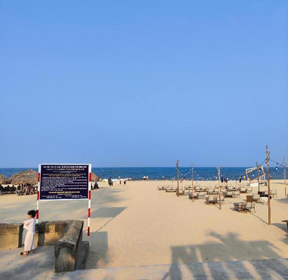 Deluxe Triple Room Sea View, View Nhat Le Beach