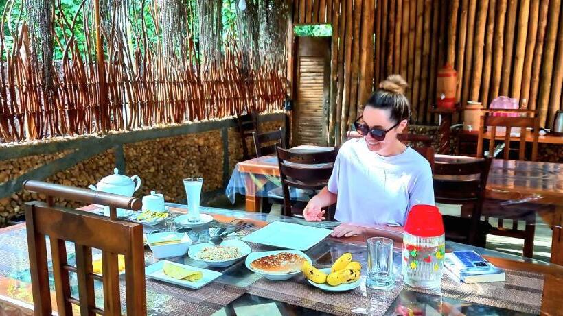 レイクビュースタンダードルーム, River View Safari Cottage