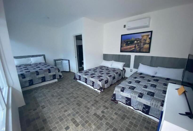 غرفة قياسية ثلاثية, Blue Inn Hotel & Suites