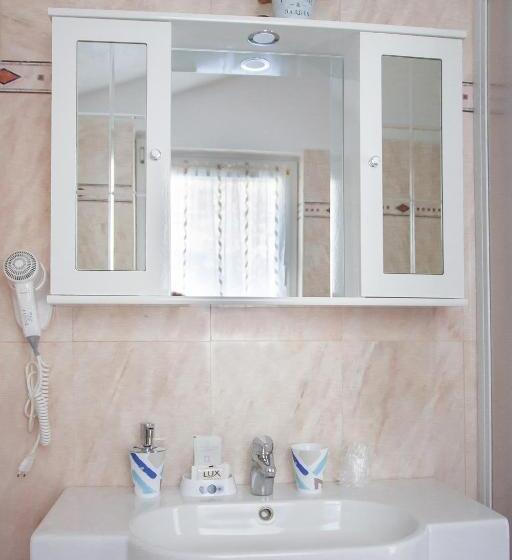 اتاق خانوادگی, B&b Vignola