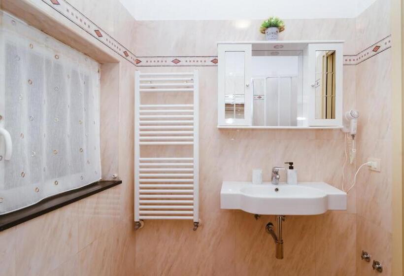 اتاق خانوادگی, B&b Vignola