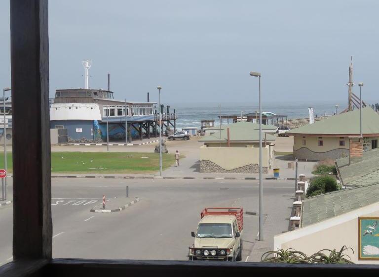 اتاق خانوادگی, A La Mer