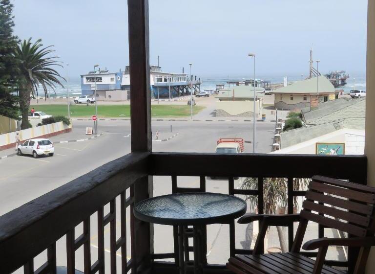 اتاق خانوادگی, A La Mer