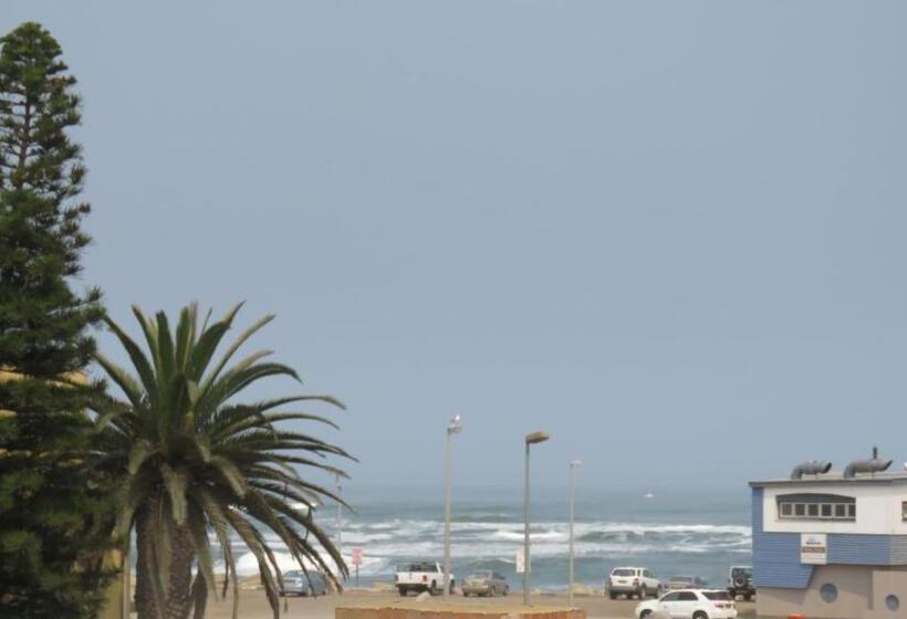 اتاق سوپریور با چشم‌انداز جانبی دریا, A La Mer