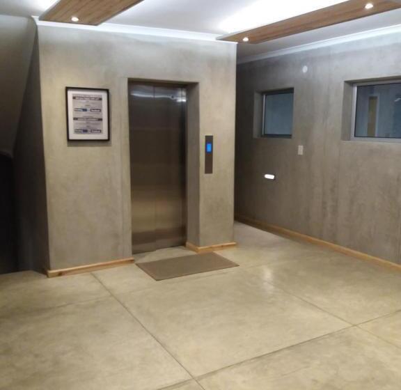 اتاق سوپریور با چشم‌انداز جانبی دریا, A La Mer