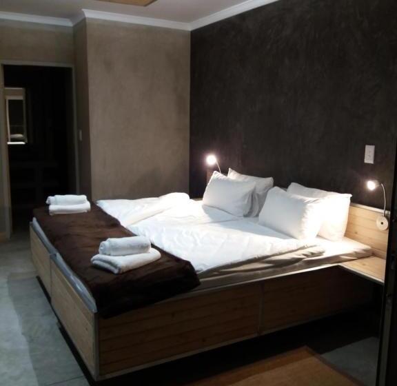 اتاق سوپریور با چشم‌انداز جانبی دریا, A La Mer