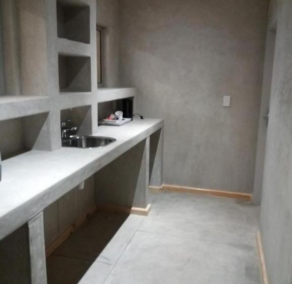 اتاق سوپریور با چشم‌انداز جانبی دریا, A La Mer