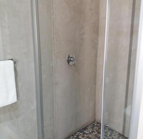 اتاق سوپریور با چشم‌انداز جانبی دریا, A La Mer