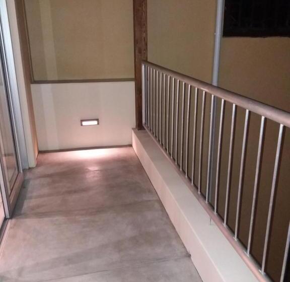 اتاق لوکس با چشم‌انداز دریا, A La Mer