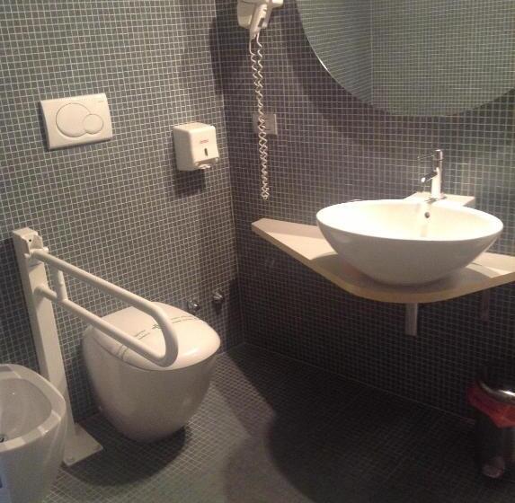 Quarto Triplo Estandar, Alloggi Taverna Caorlina
