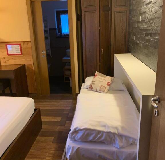 اتاق استاندارد سه نفره, Hosquet Lodge