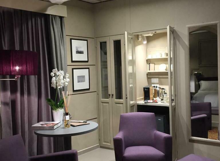 جناح, Uve Rooms & Wine Bar