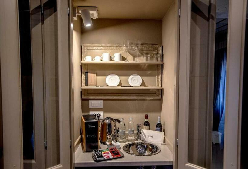 Люкс, Uve Rooms & Wine Bar