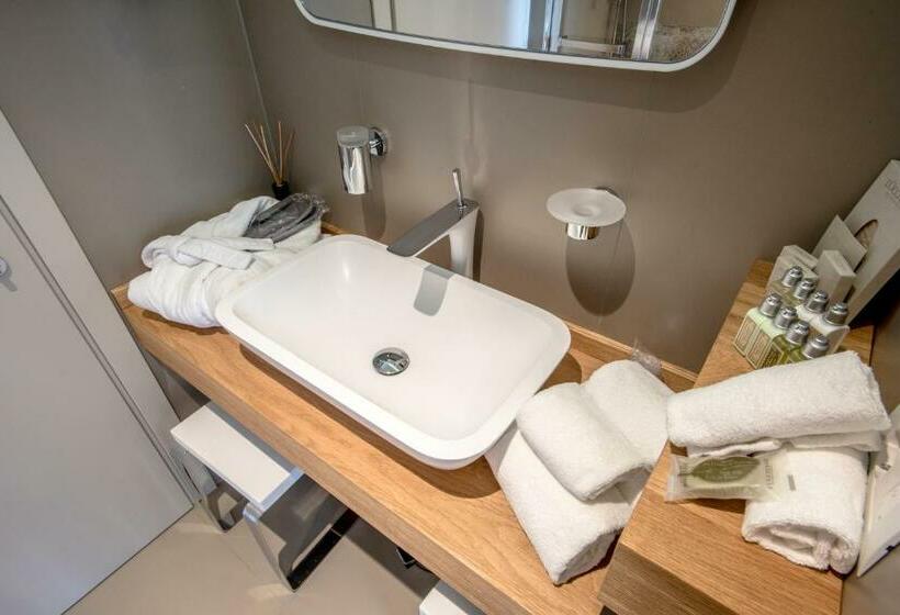 Люкс, Uve Rooms & Wine Bar