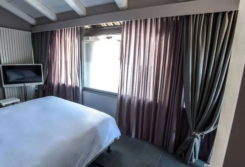 اتاق سوپریور, Uve Rooms & Wine Bar