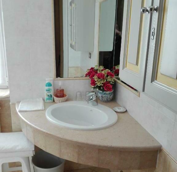 غرفة قياسية مطلّة علي البحيرة, Villa Torretta