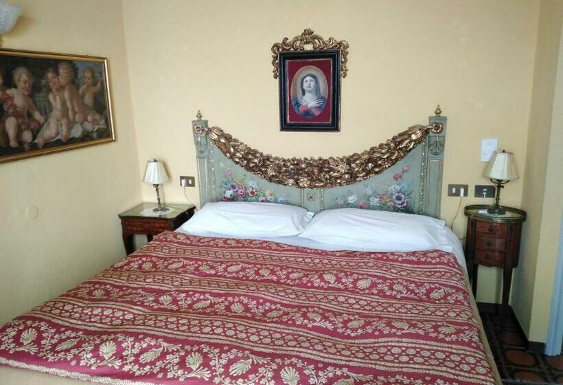 غرفة قياسية مطلّة علي البحيرة, Villa Torretta