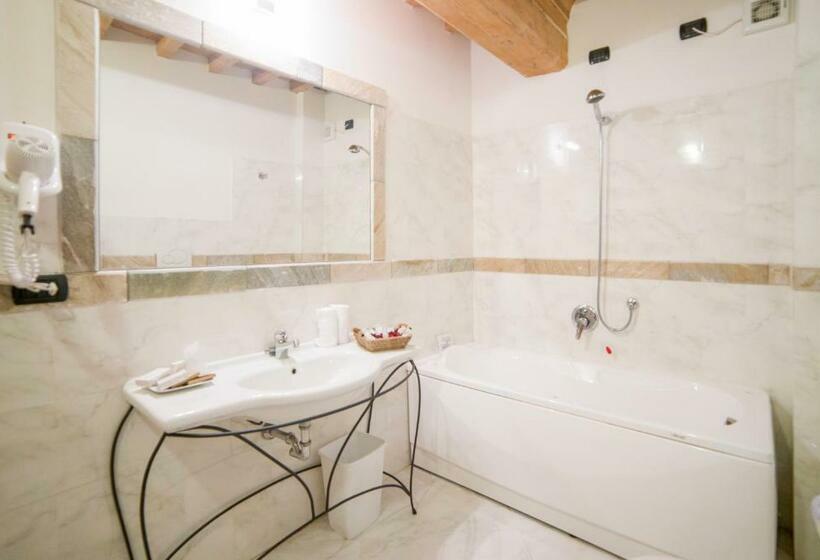 اتاق استاندارد, Abetone E Piramidi Resort