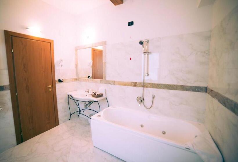 اتاق استاندارد سه نفره, Abetone E Piramidi Resort