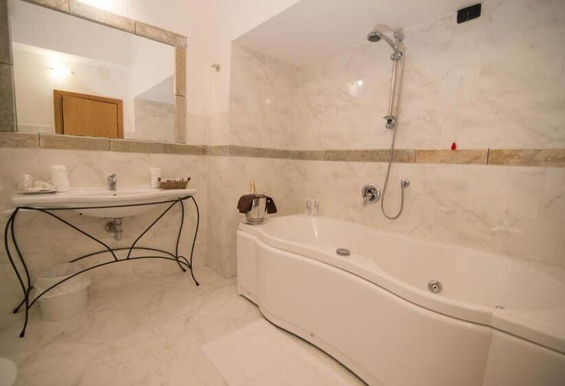 اتاق خانوادگی, Abetone E Piramidi Resort