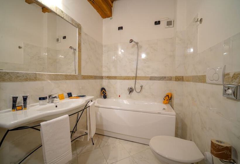 اتاق خانوادگی, Abetone E Piramidi Resort