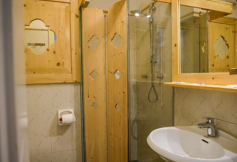 חדר סטנדרט לארבעה, Al Sasso Di Stria