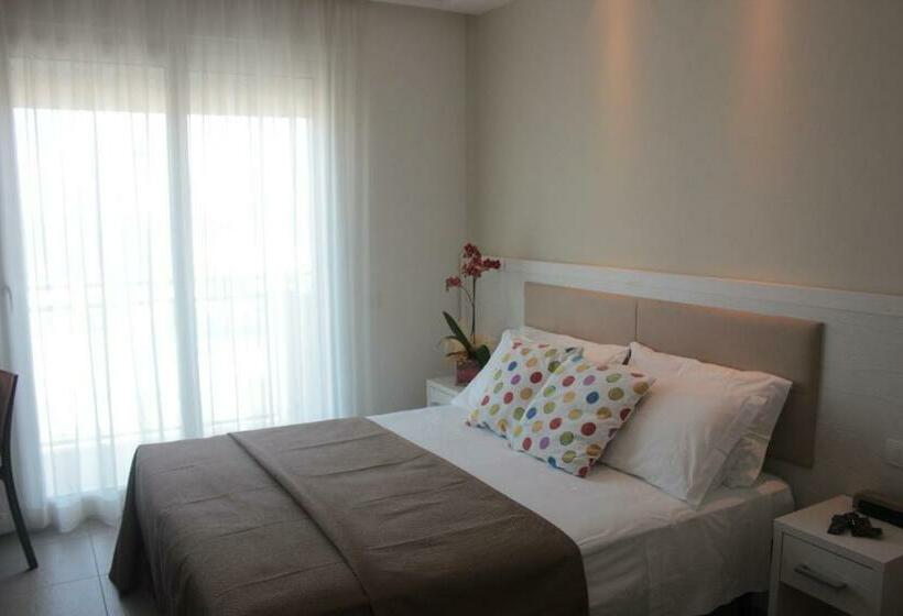 Standard Triple Room, Augustus  Davanti A Noi C è Solo Il Mare