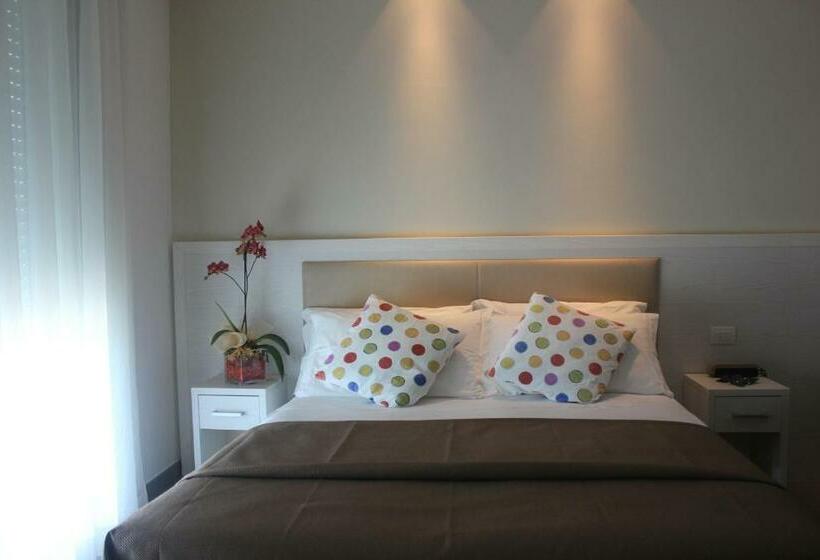 Standard Triple Room, Augustus  Davanti A Noi C è Solo Il Mare