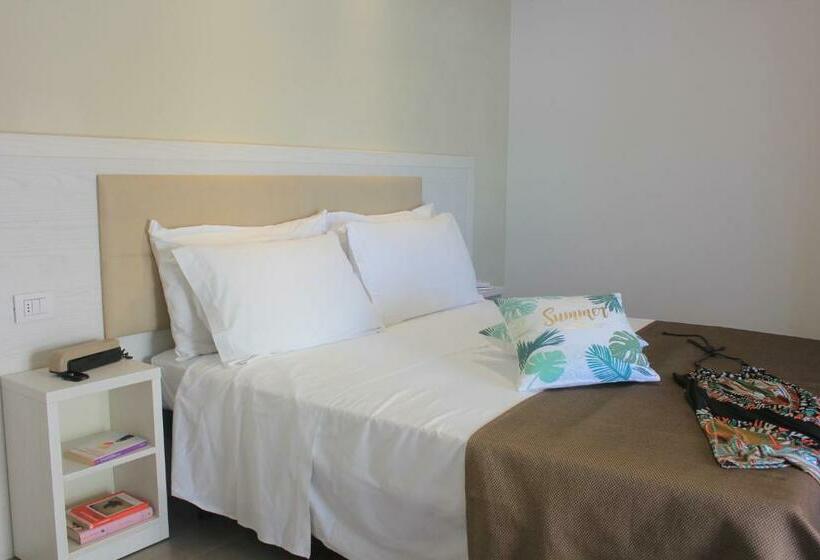 Standard Room, Augustus  Davanti A Noi C è Solo Il Mare