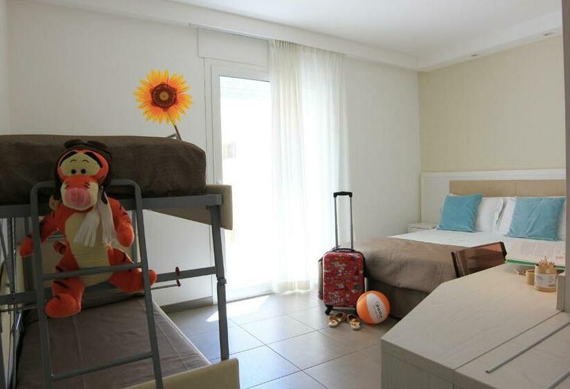 Standard Quadruple Room, Augustus  Davanti A Noi C è Solo Il Mare