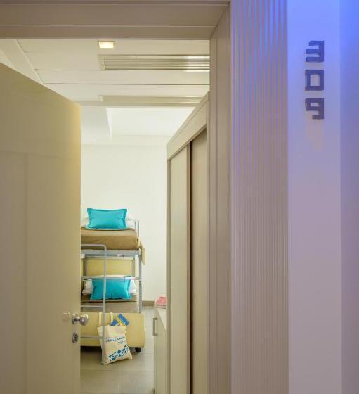 Standard Quadruple Room, Augustus  Davanti A Noi C è Solo Il Mare