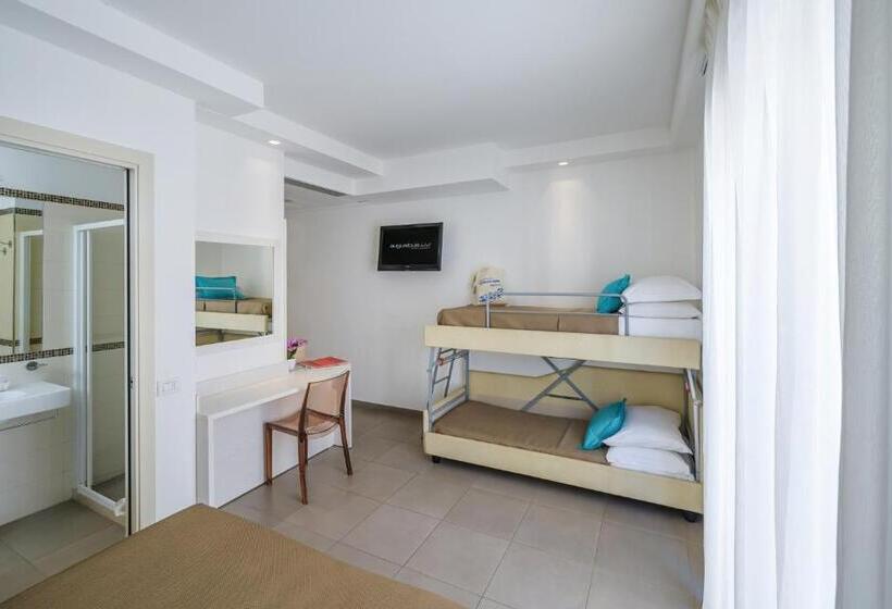 Standard Quadruple Room, Augustus  Davanti A Noi C è Solo Il Mare