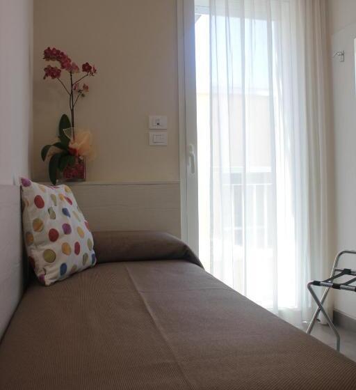 Standard Single Room, Augustus  Davanti A Noi C è Solo Il Mare