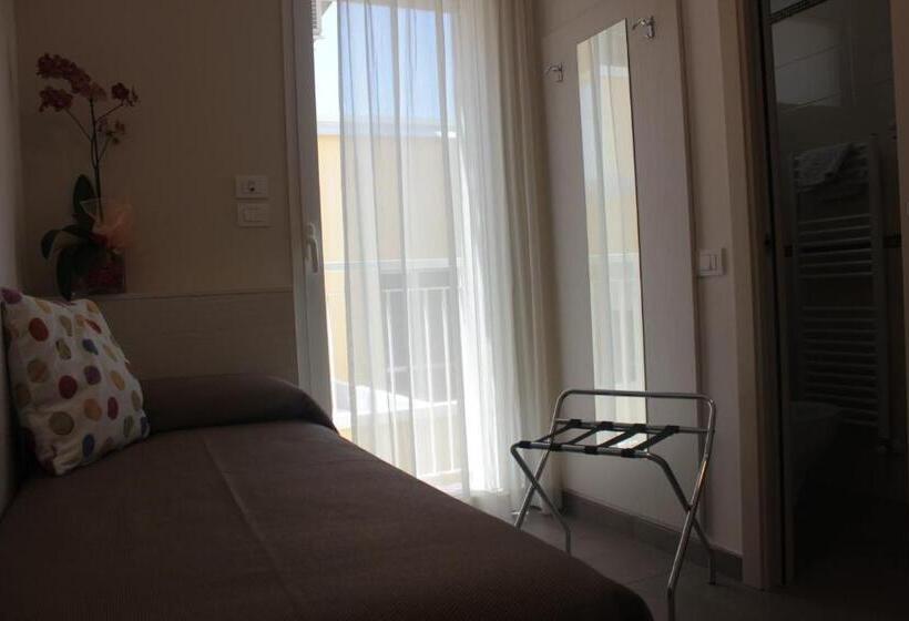 Standard Single Room, Augustus  Davanti A Noi C è Solo Il Mare