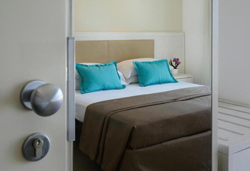 Standard Quadruple Room with Balcony, Augustus  Davanti A Noi C è Solo Il Mare