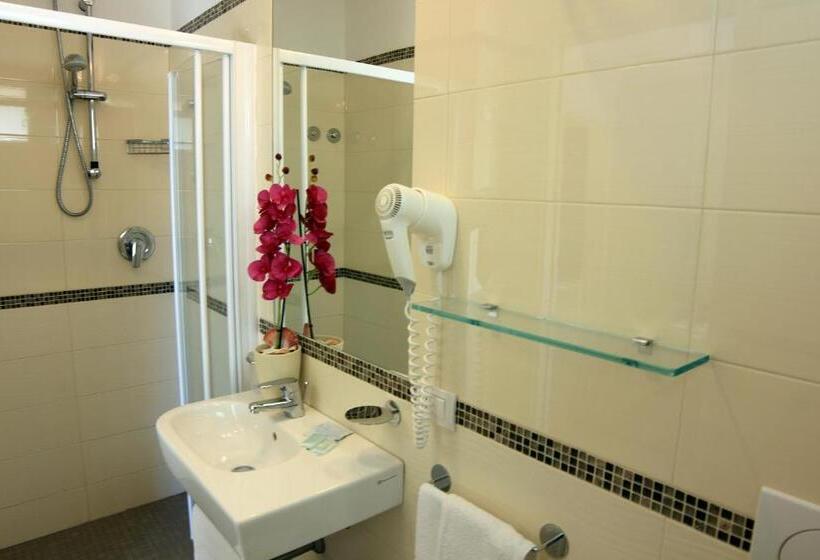 Basic Triple Occupancy Room, Augustus  Davanti A Noi C è Solo Il Mare