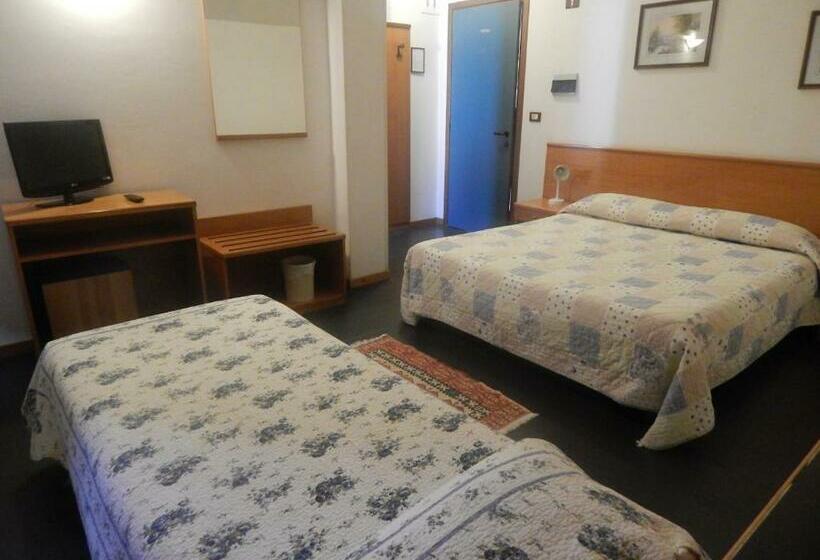 اتاق استاندارد سه نفره, Aurora