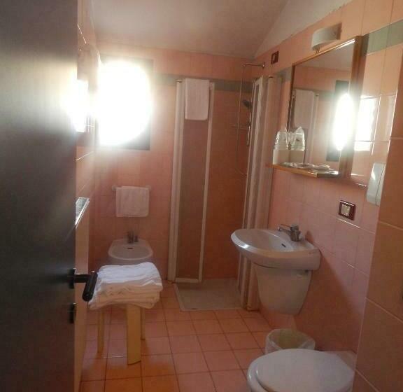 اتاق استاندارد سه نفره, Aurora